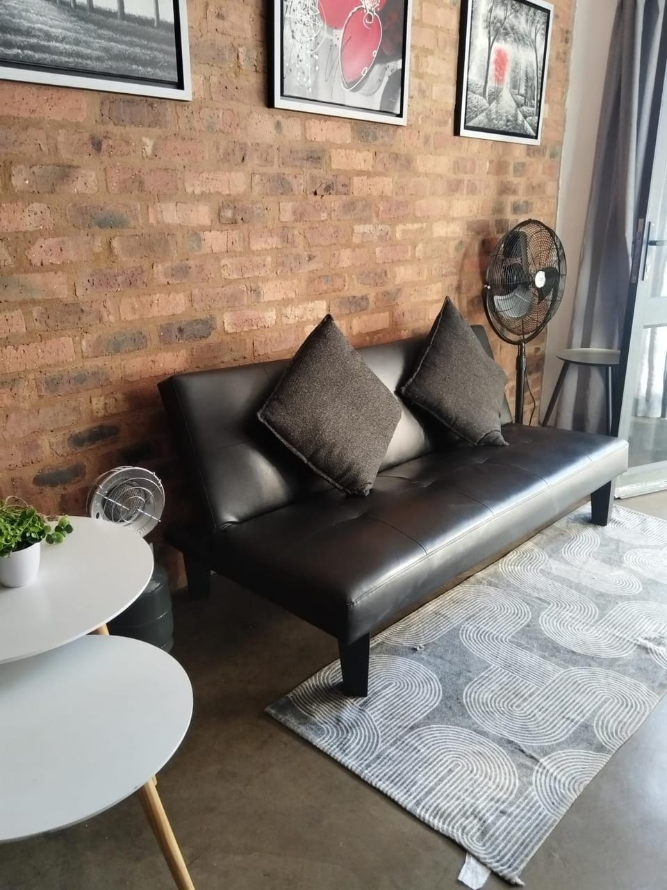 The King Suite With Huge Balcony Pool View and Lightning Fast WiFi Apartment in Johannesburg