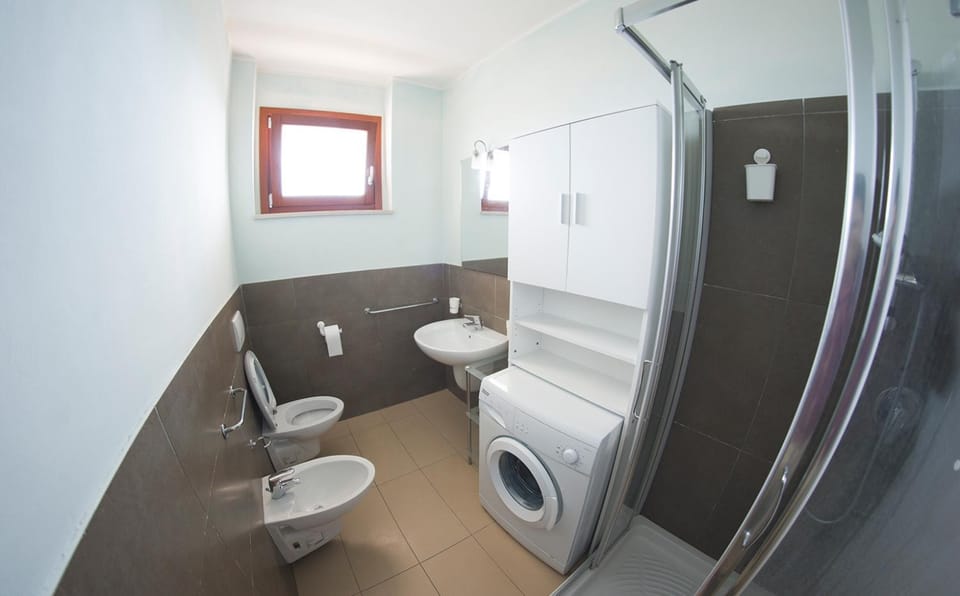 Shower, Toilet, Bathroom, washing machine