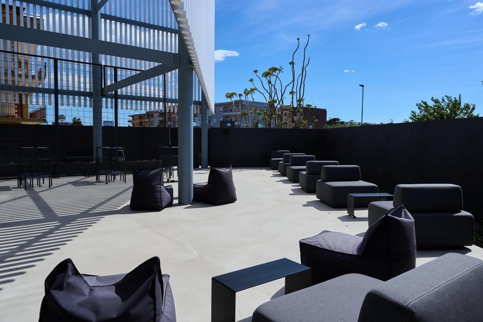 Restaurant/places to eat, Balcony/Terrace