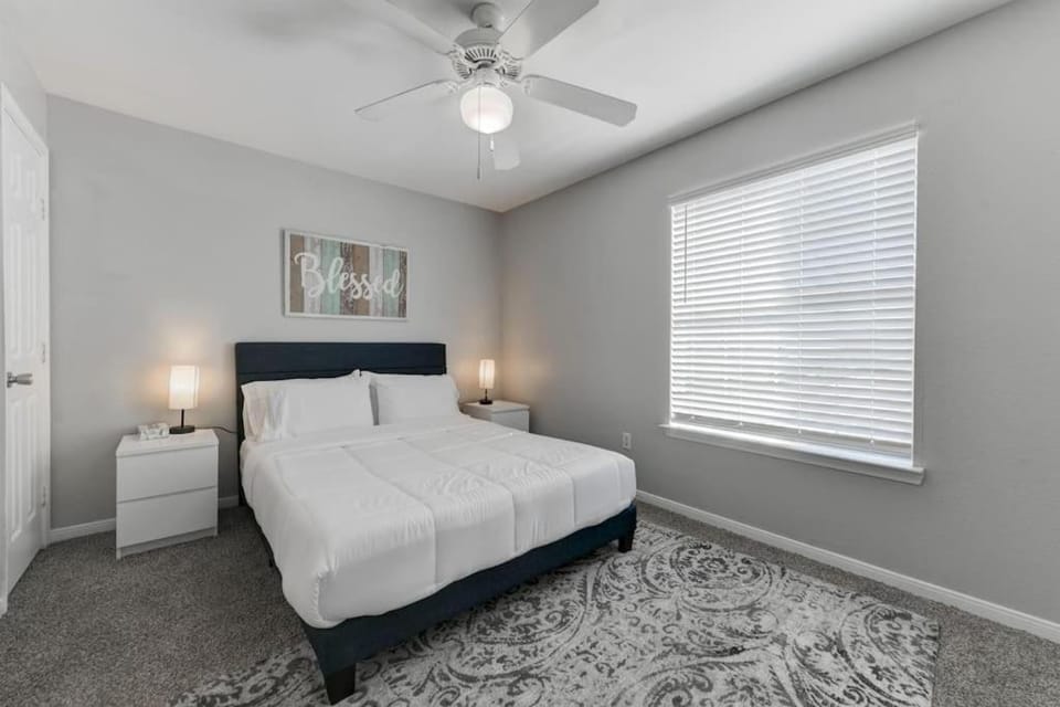 Spacious apartment w pool hot tub & pet-friendly Apartment in Montopolis