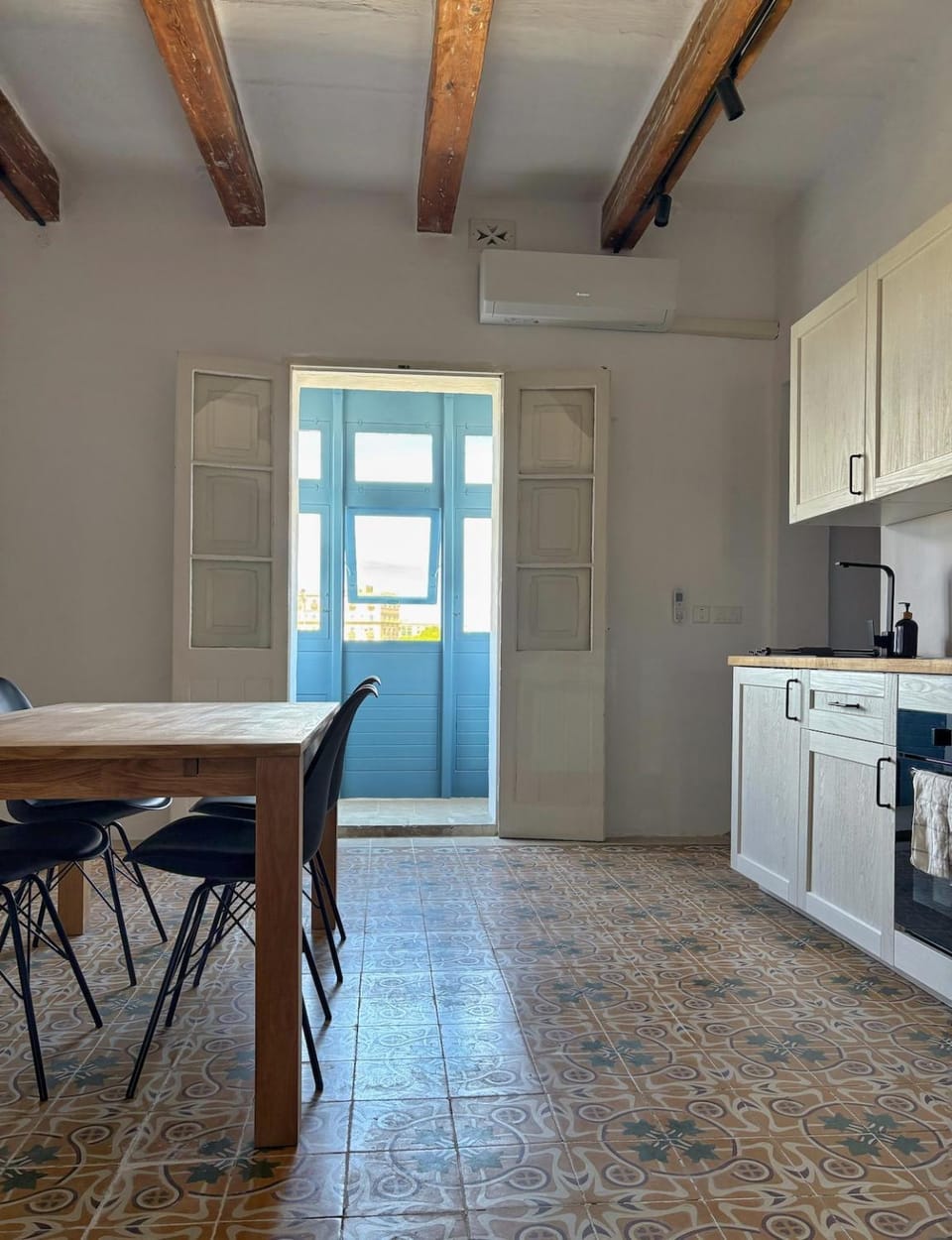 Kitchen or kitchenette, oven