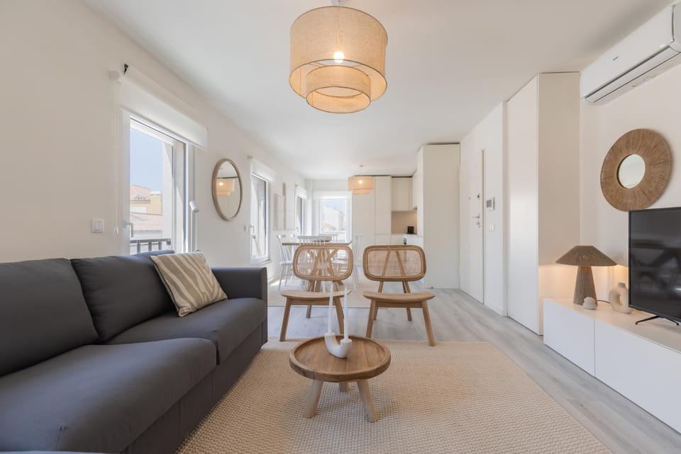 TV and multimedia, Kitchen or kitchenette, Living room, Seating area, air conditioner