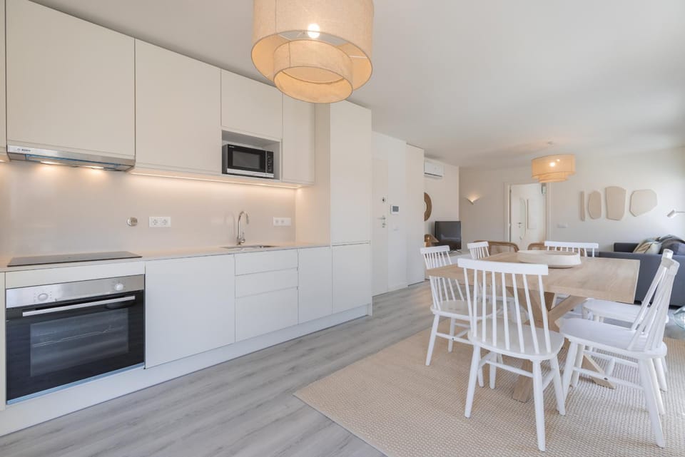 Kitchen or kitchenette, Living room, Seating area, Dining area, dishwasher, oven, stove, toaster