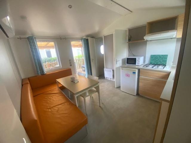 Mobil home camping Marisol toreilles Campground/ 
RV Resort in Catalonia