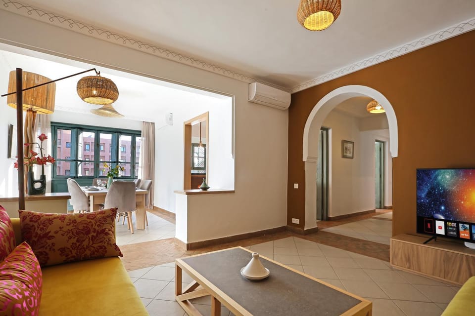 TV and multimedia, Living room, Seating area, Evening entertainment
