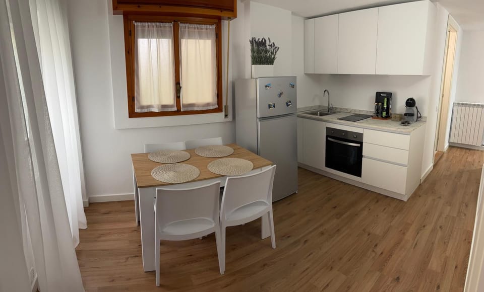 Kitchen or kitchenette, Dining area, oven, stove, toaster