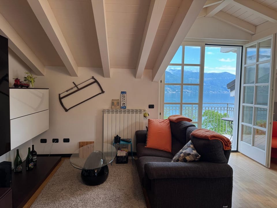 Living room, Mountain view