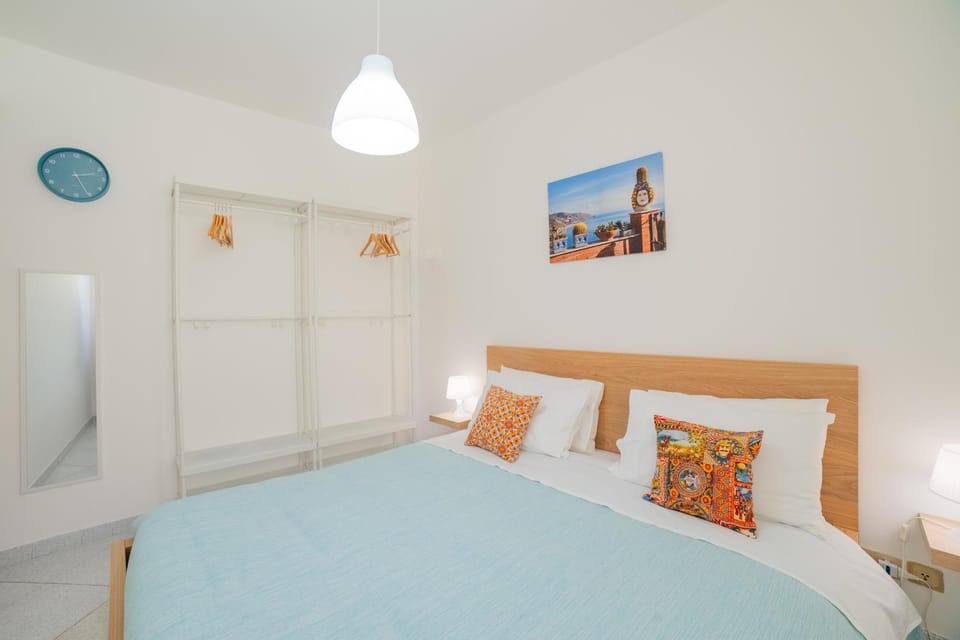 Bed, Photo of the whole room, Bedroom, wardrobe