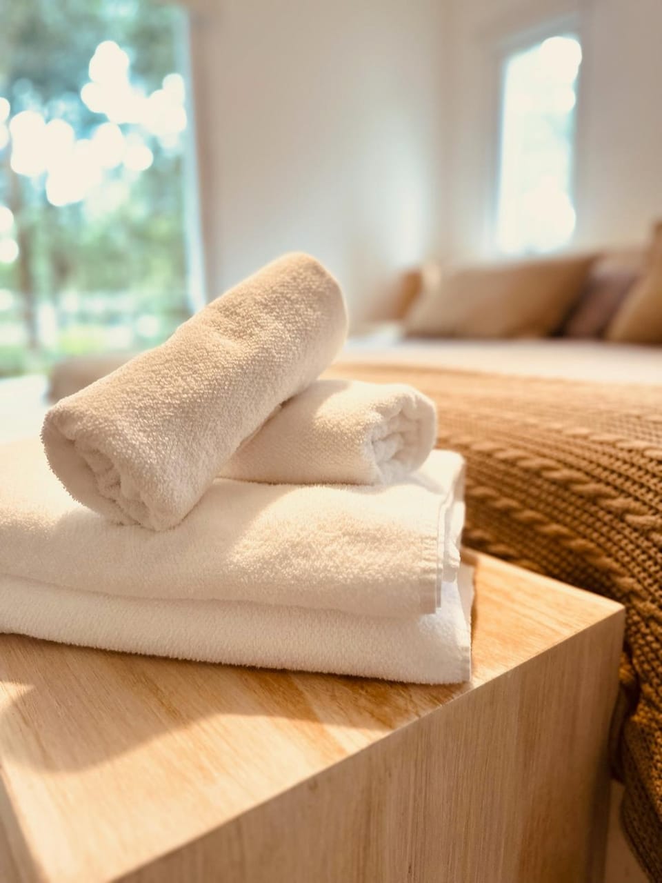 Bed, Bedroom, towels