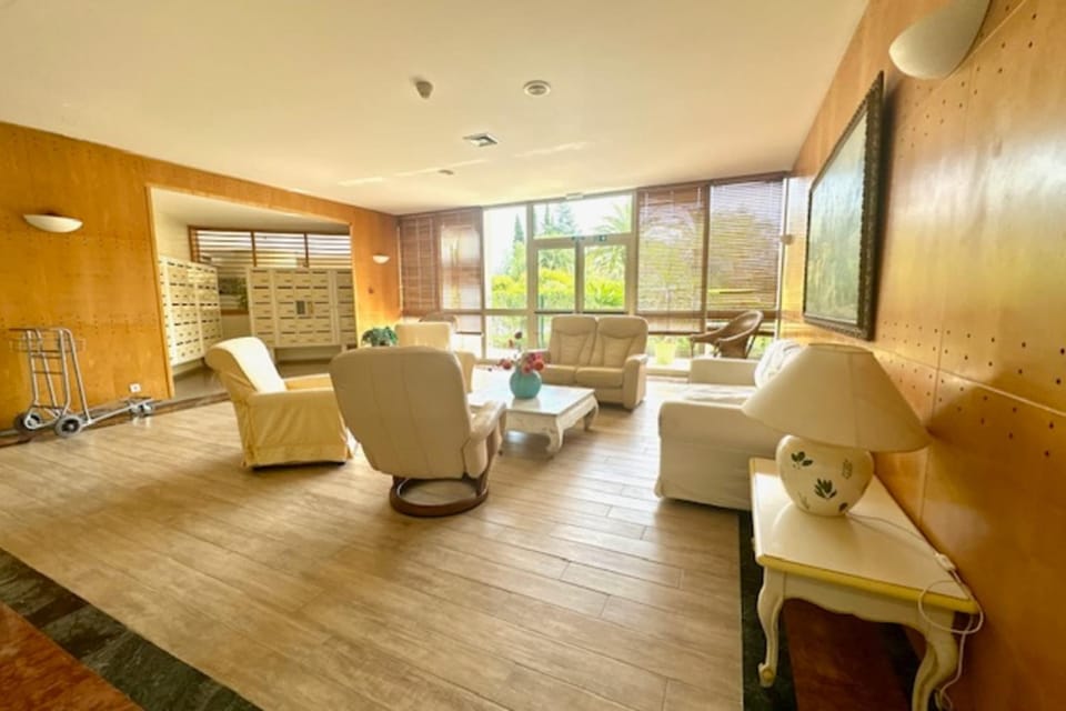 Renovated apartment with balcony Apartment in Mandelieu-La Napoule
