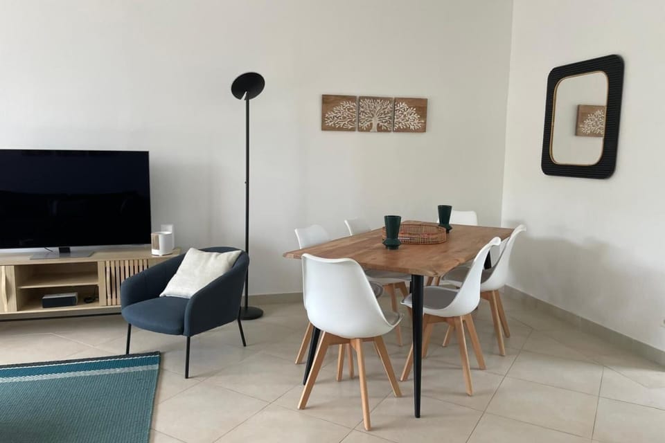 Apartment for 6 with terrace 100 m from the sea Apartment in Saint-Raphael