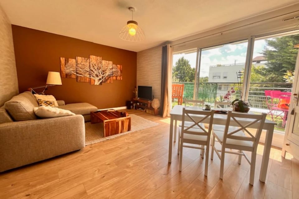 Apartment with terrace and pool Apartment in La Rochelle