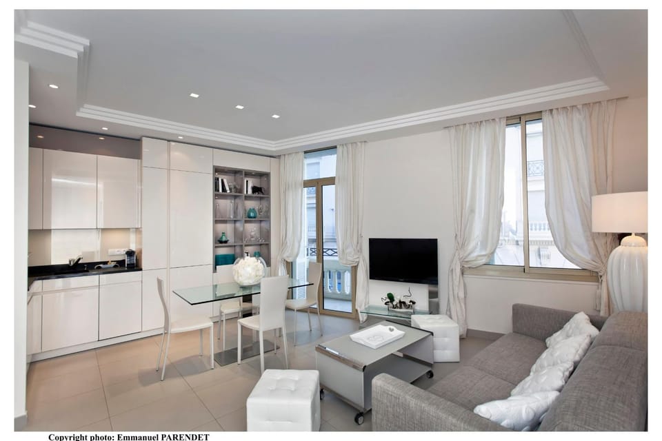REF 961 - Cannes Croisette - Sea view apartment for rent Apartment in Cannes