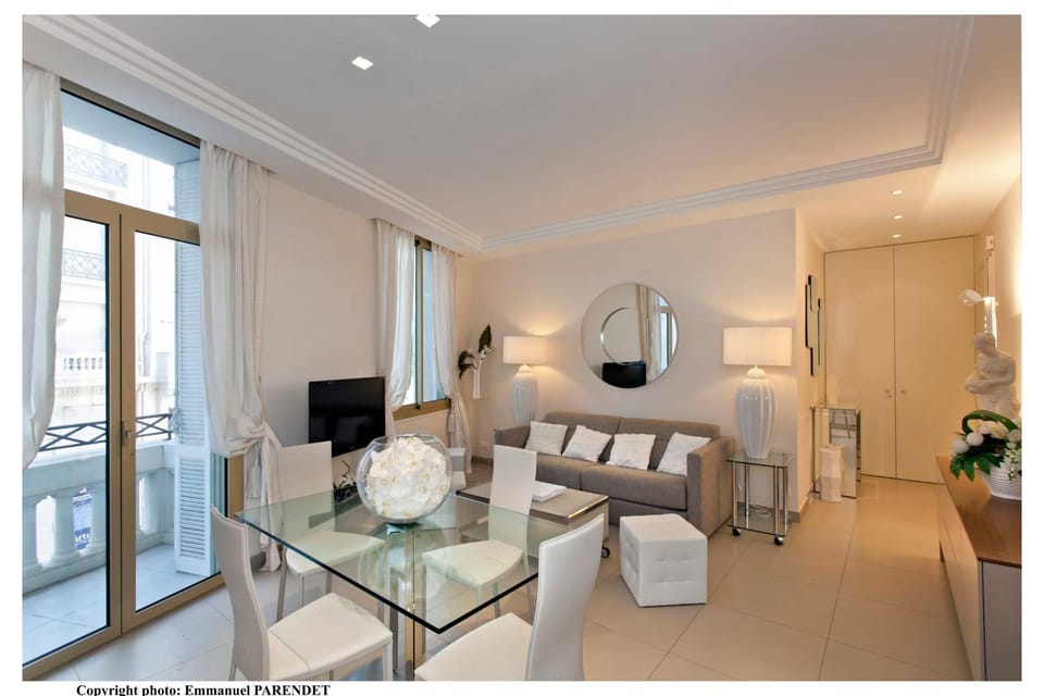 REF 961 - Cannes Croisette - Sea view apartment for rent Apartment in Cannes