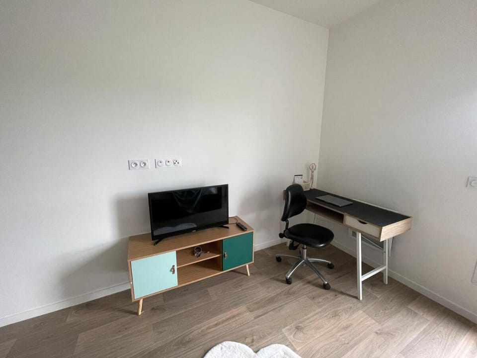 Bright and peaceful studio with extendable bed Apartment in Massy
