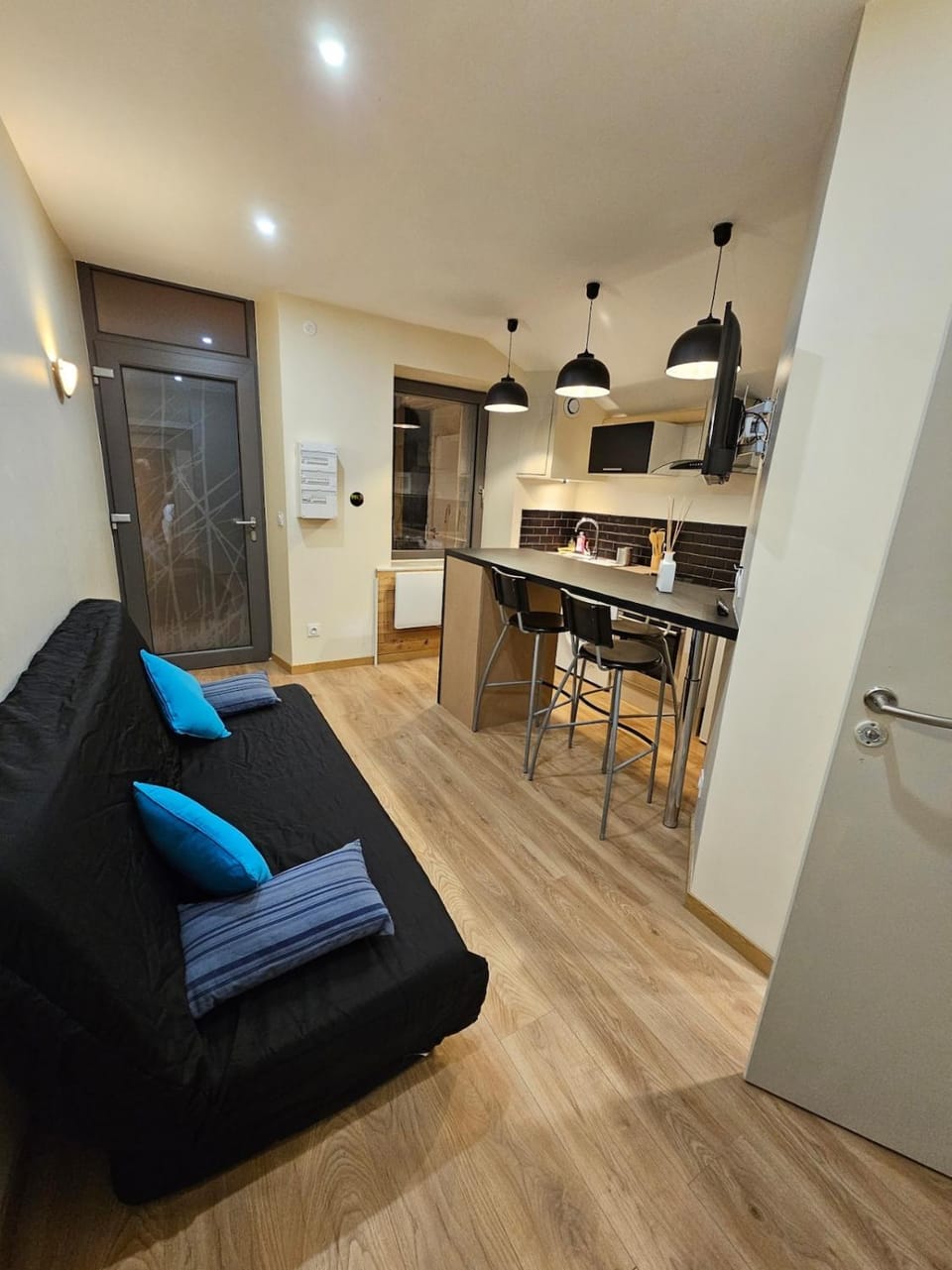 Kitchen or kitchenette, Living room