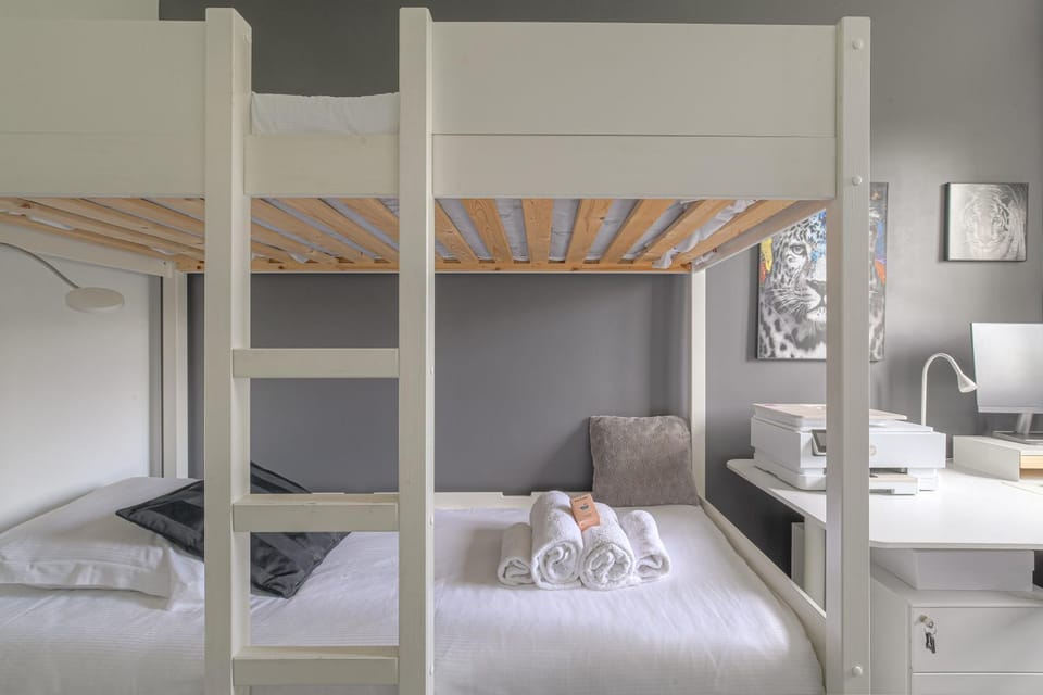 Seating area, bunk bed, towels