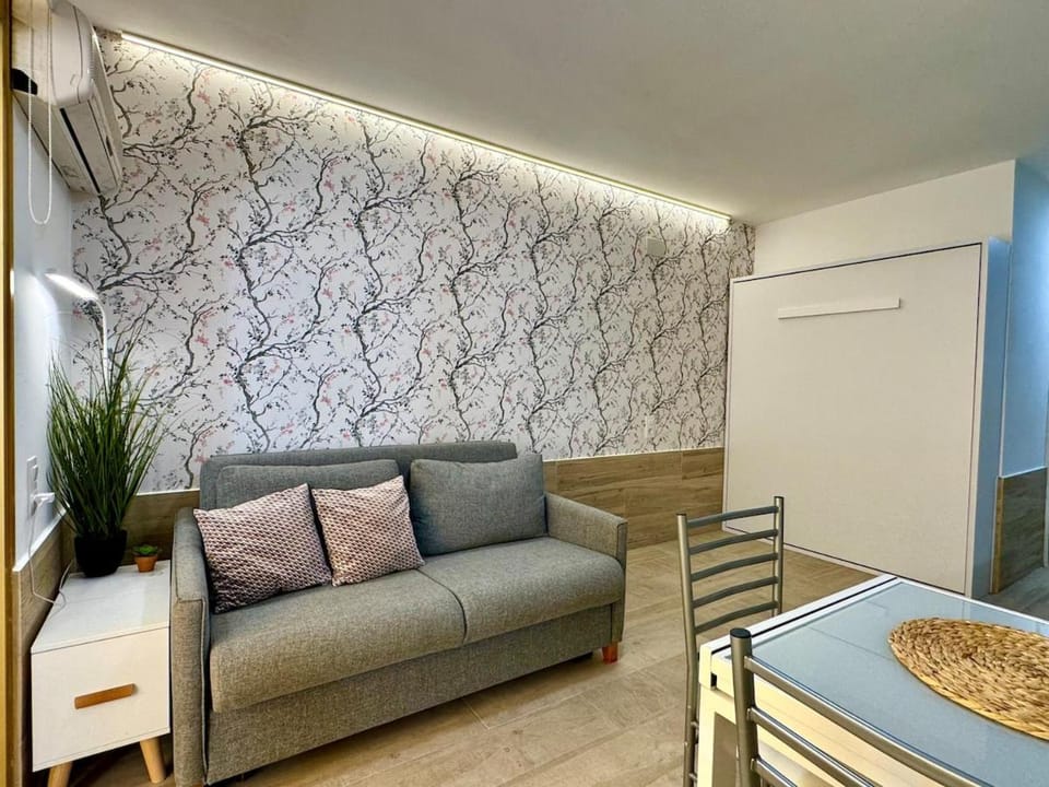 Beachside Cozy Studio & Pool Apartment in Cambrils