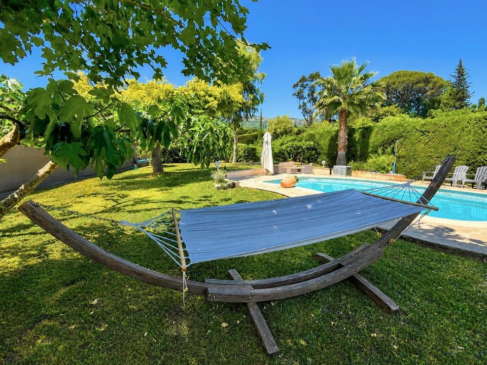 Natural landscape, Garden, Garden, Garden view, Pool view, Swimming pool, sunbed