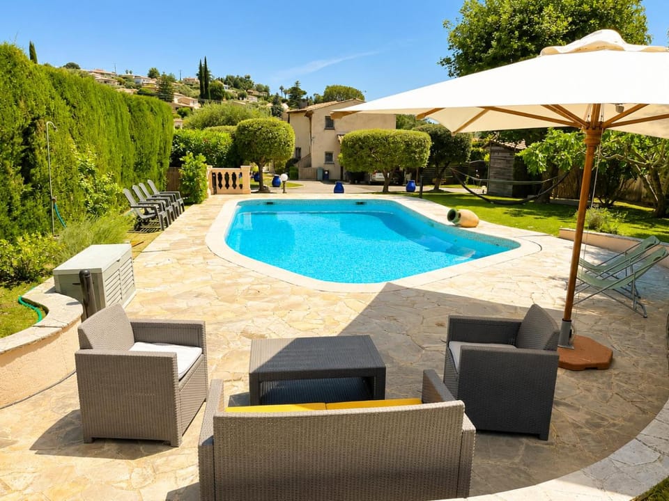 Property building, Patio, Natural landscape, Garden, Garden view, Pool view, Swimming pool, Swimming pool, sunbed
