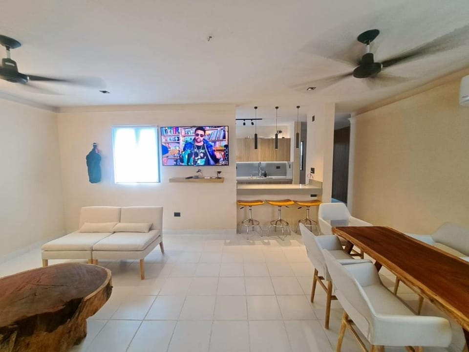 TV and multimedia, Living room, Seating area, Dining area, Dinner