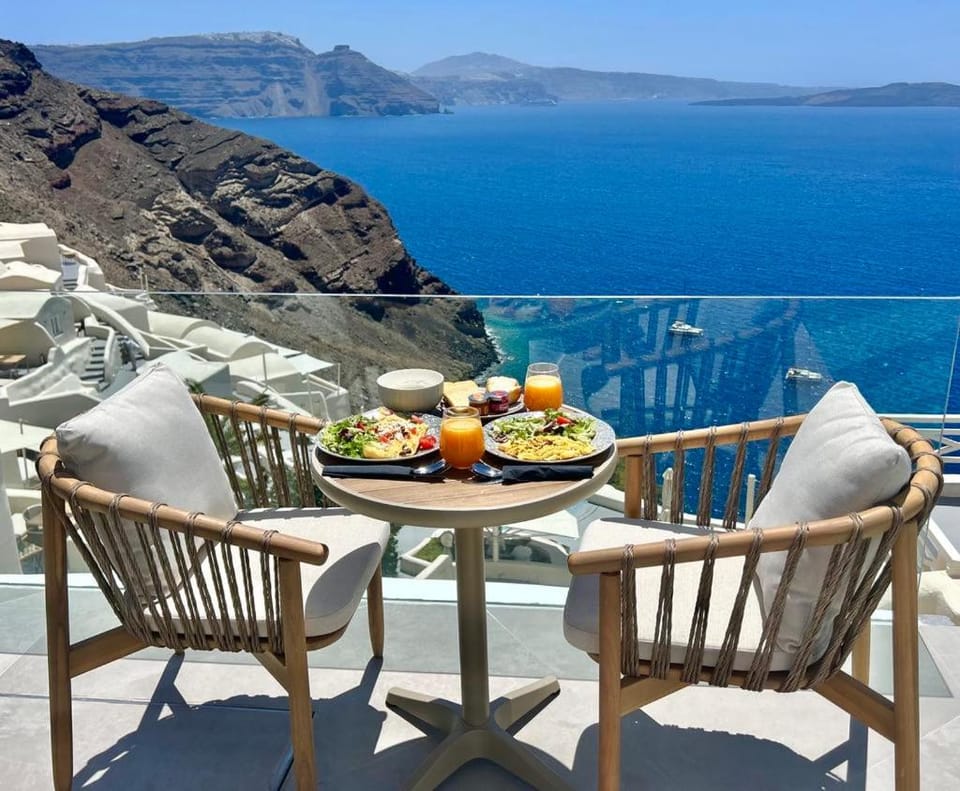 Thea Cave Villa - Heated Infinity Pool Villa in Oia