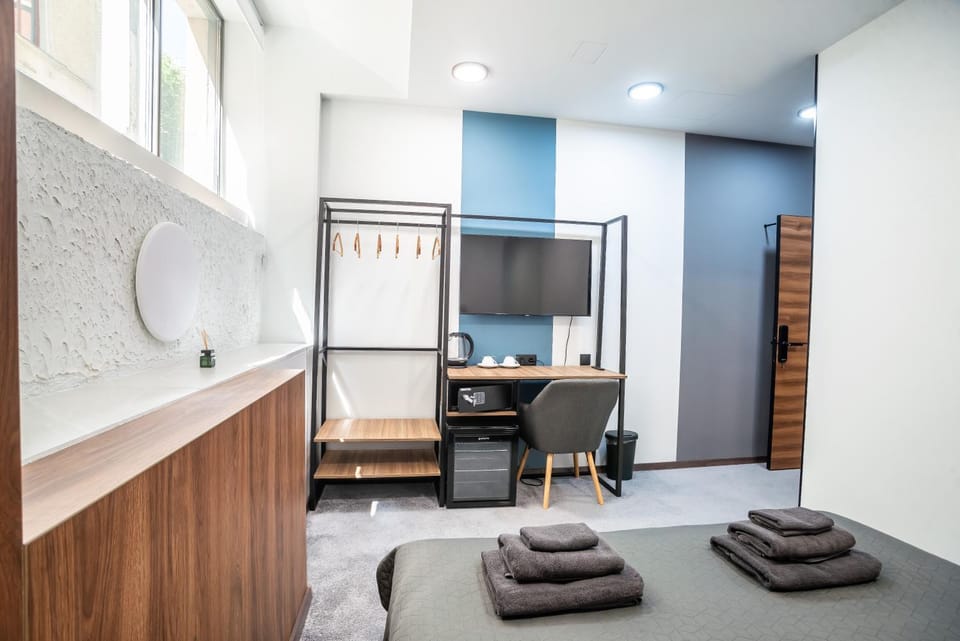 Bed, Photo of the whole room, towels