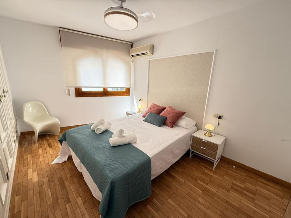 Bed, Photo of the whole room, Bedroom, towels, air conditioner