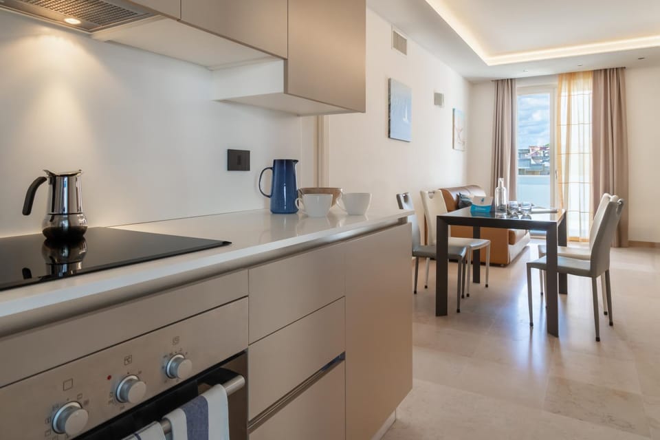 Kitchen or kitchenette, Dining area, dishwasher, oven, stove