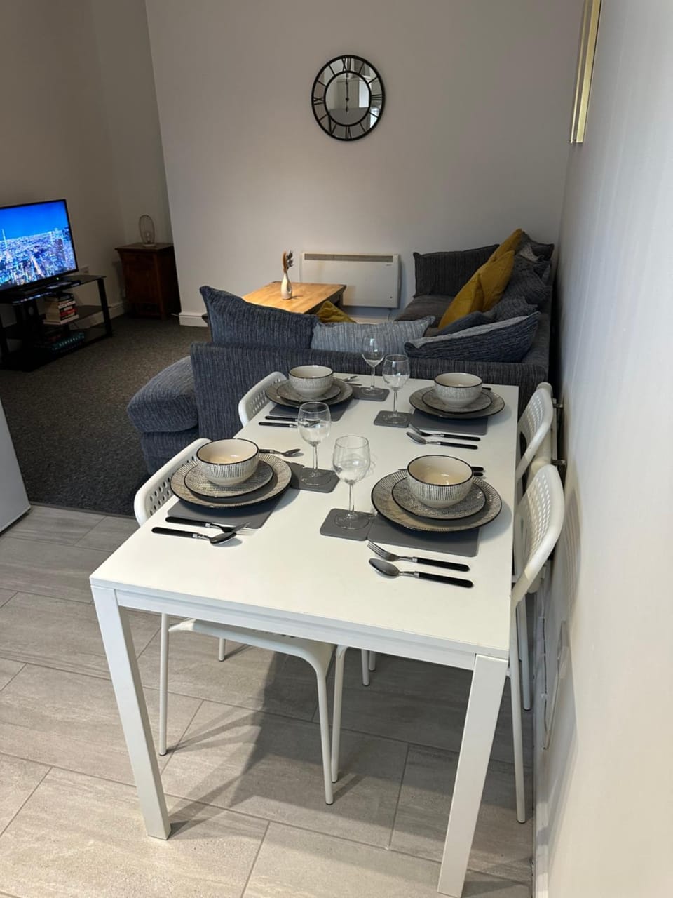 TV and multimedia, Living room, Seating area, Dining area