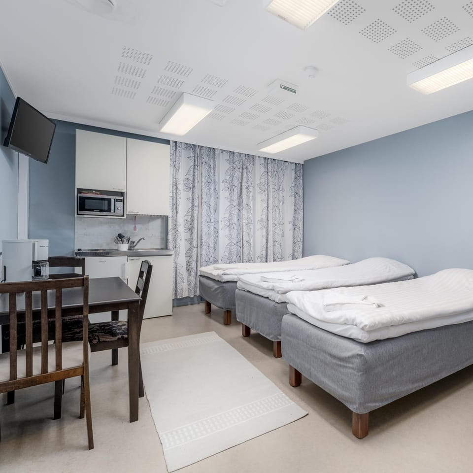 Bed, TV and multimedia, Kitchen or kitchenette, Photo of the whole room, Bedroom