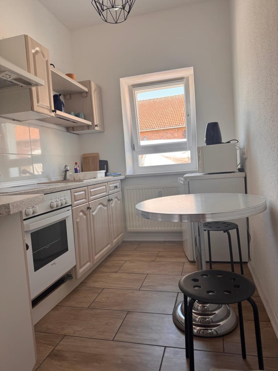 Kitchen or kitchenette, Dining area, oven, stove