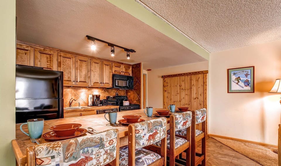 Trails End 411 by Ski Country Resorts Apartment in Breckenridge