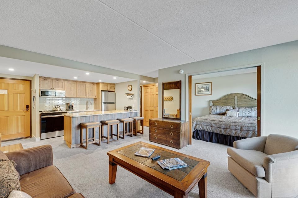 Trails End 405 by Ski Country Resorts Apartment in Breckenridge