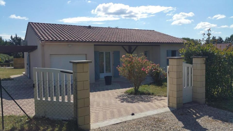 Gîte les Clairieres - Piscine, Climatisation House in Nouvelle-Aquitaine