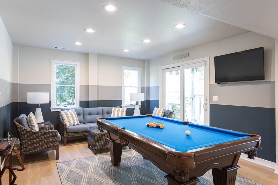 5 Min to Beach Pool Hot Tub Resort Amenities House in Corolla