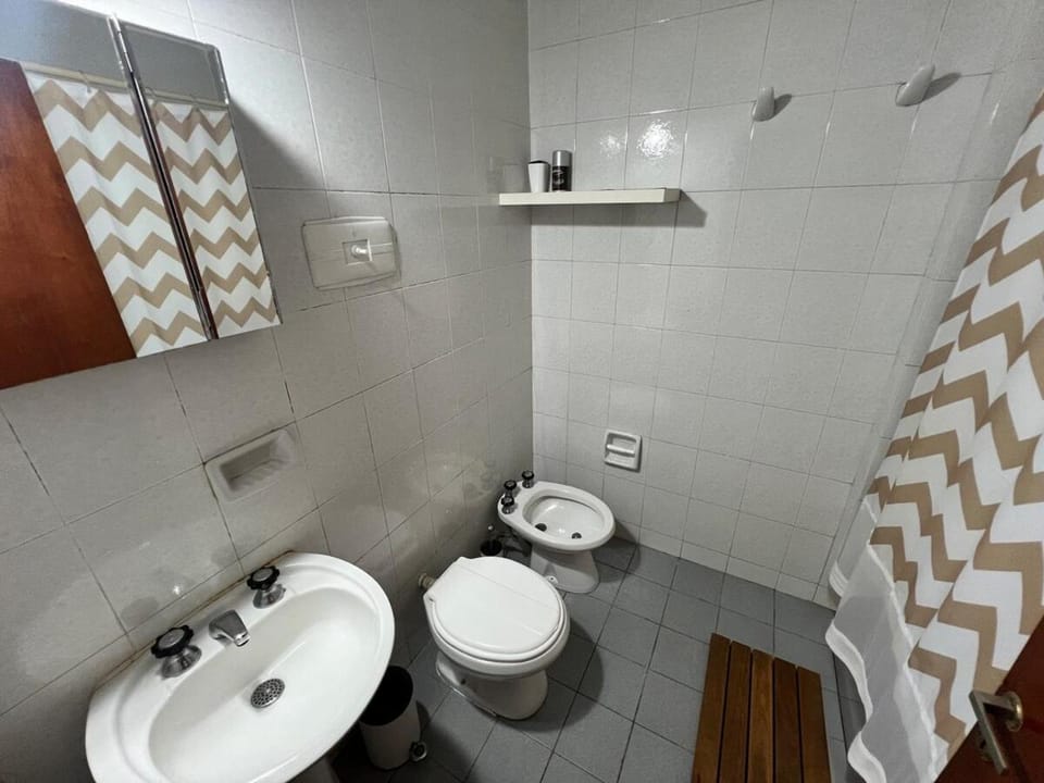 Shower, Toilet, Bathroom, bidet, towels