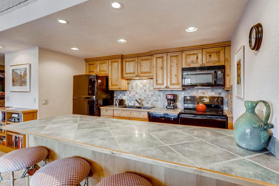 Trails End 402 by Ski Country Resorts Apartment in Breckenridge