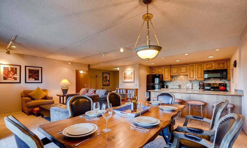 Trails End 402 by Ski Country Resorts Apartment in Breckenridge