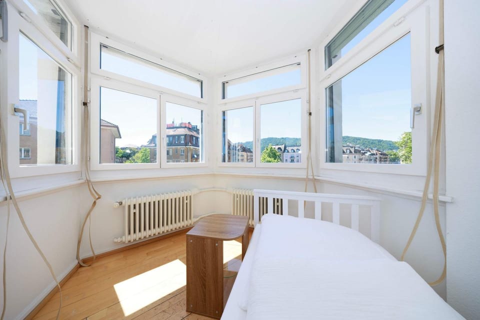 Zurich City Gem Steps to Tram Family & group Apartment in Zurich City