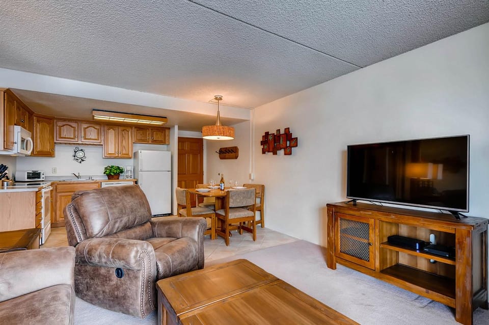 Trails End 315 by Ski Country Resorts Apartment in Breckenridge