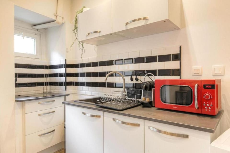 Coffee/tea facilities, stove, toaster