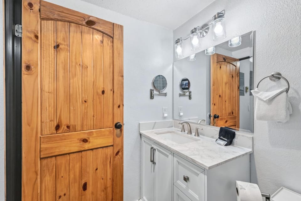 Trails End 313 by Ski Country Resorts Apartment in Breckenridge