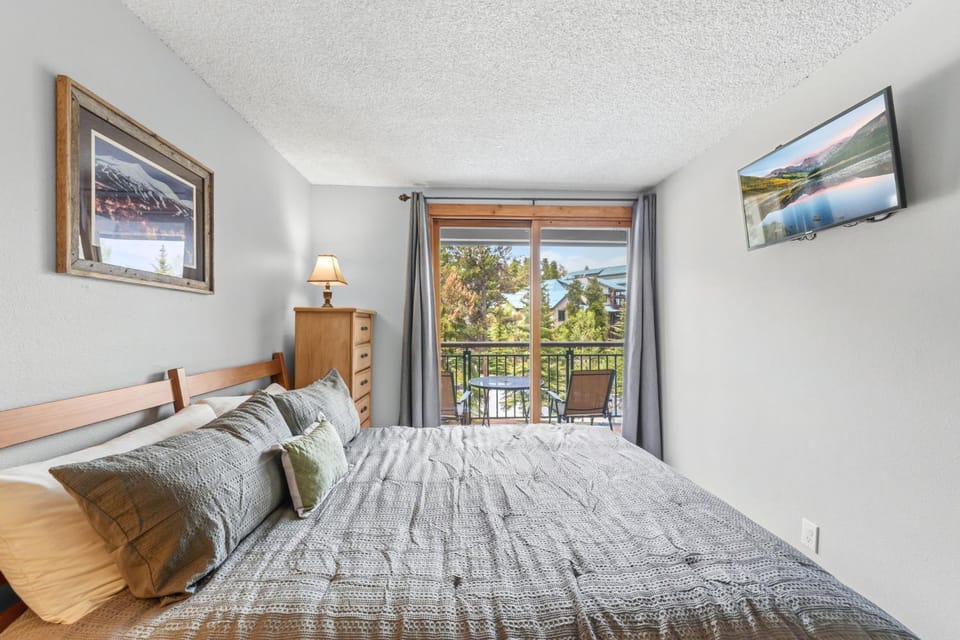 Trails End 313 by Ski Country Resorts Apartment in Breckenridge