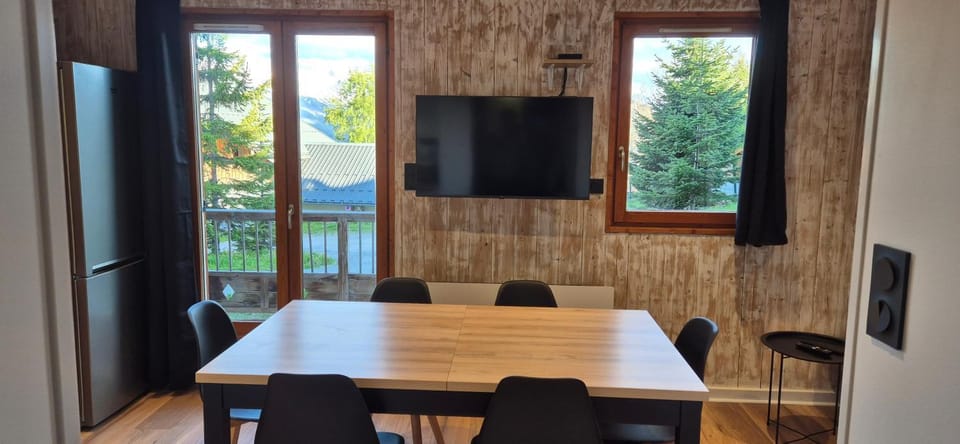 TV and multimedia, Dining area