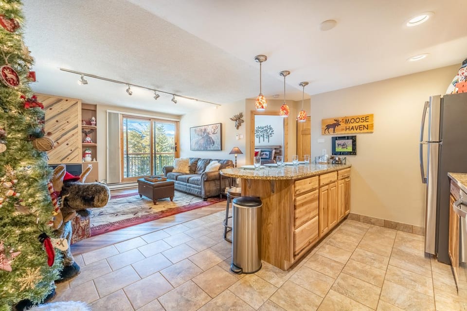 Trails End 307 by Ski Country Resorts Apartment in Breckenridge