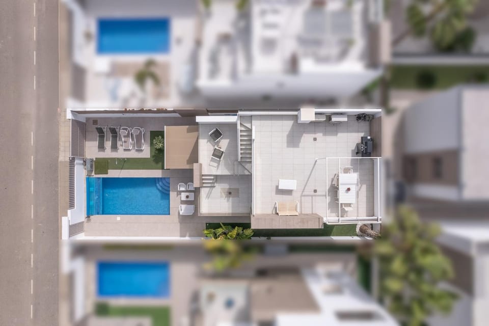 Property building, Day, Bird's eye view, Pool view, Swimming pool