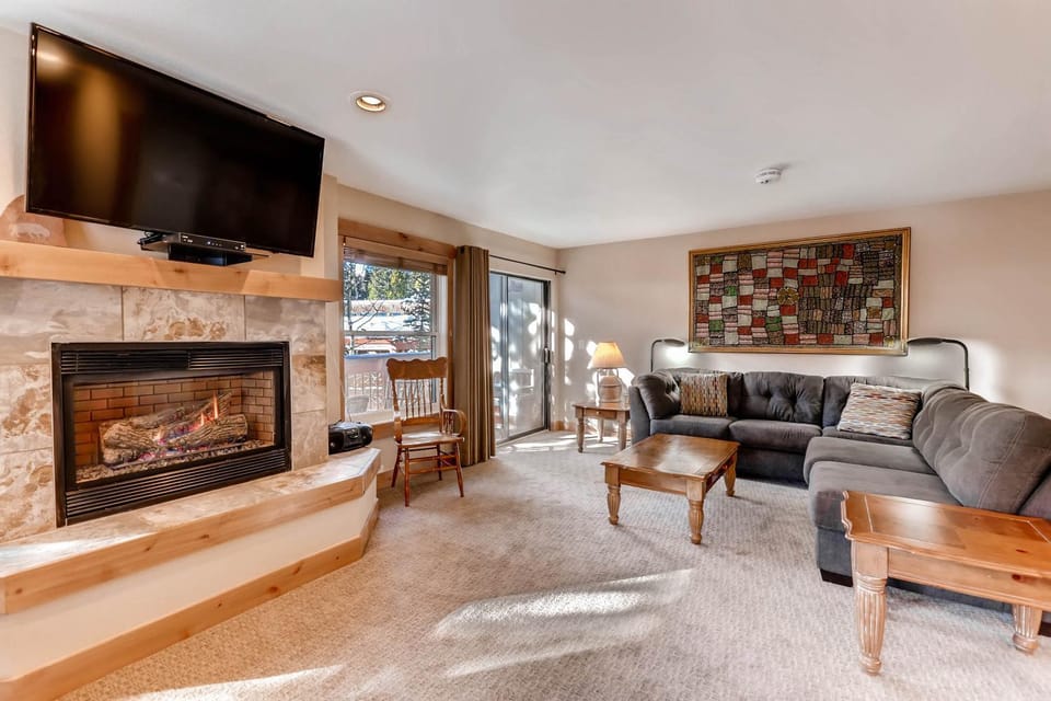 Tannenbaum 21 by Ski Country Resorts Apartment in Breckenridge