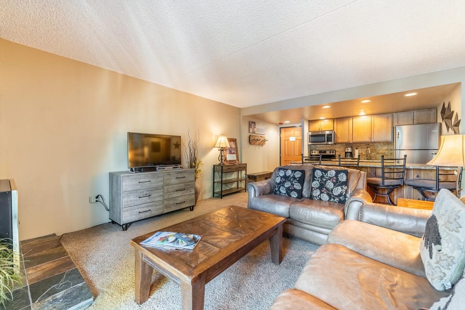 Trails End 204 by Ski Country Resorts Apartment in Breckenridge