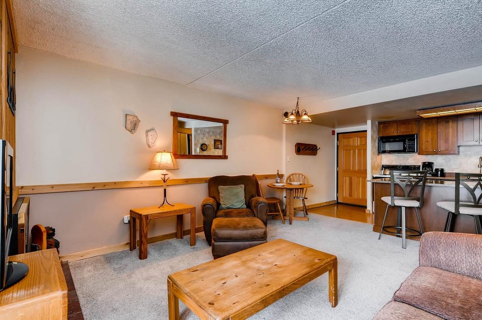 Trails End 112 by Ski Country Resorts Apartment in Breckenridge